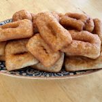 Lövbiff med bakpotatis fylld med skagenröra