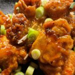 Friterad pizzadeg toppad med italiensk ostmassa och marmelad