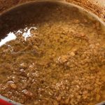 Aromatisk kyckling- och grönsaksbuljong till ramen
